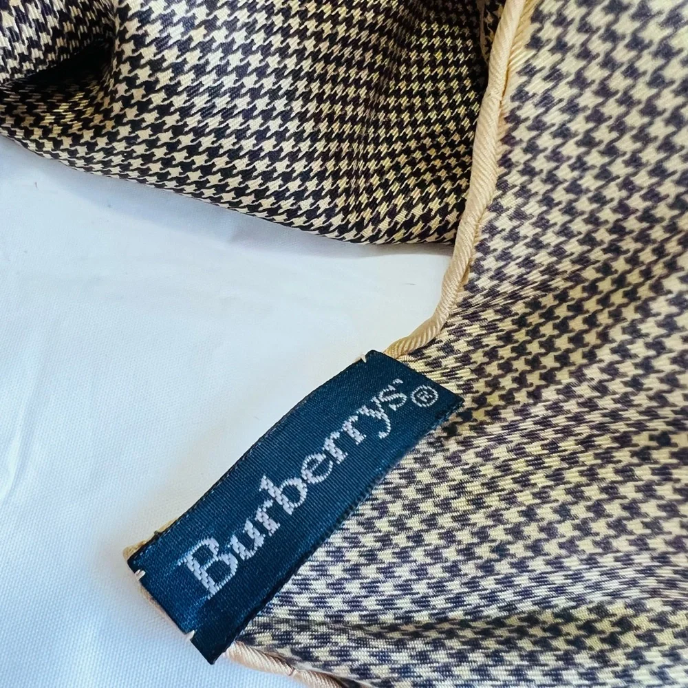 100% Authentic Burberry Check Silk Scarf - Picture 3 of 11
